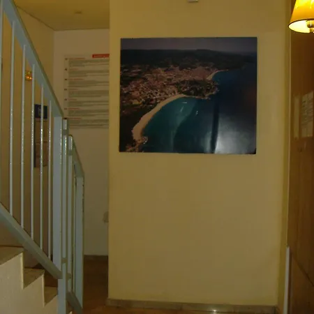Otel Blanco Y Negro