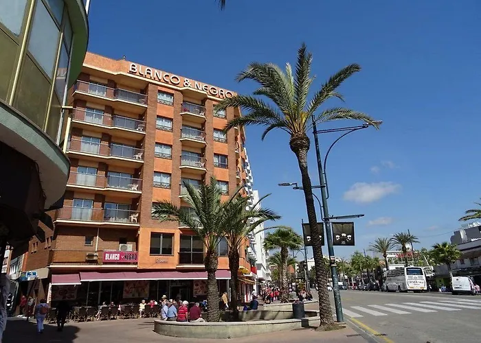 Blanco Y Negro Hotell 3*